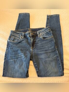 Kut from the Kloth Women's Skinny Jeans in Medium Blue Wash